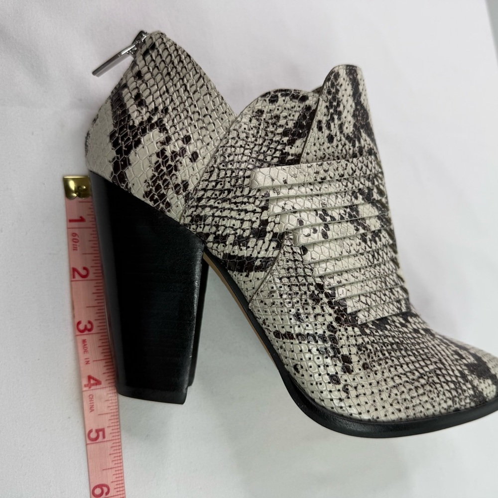 Vince Camuto Levana Snake Print Block Heel Western Bootie Size 8 MSRP $139 - Picture 9 of 9